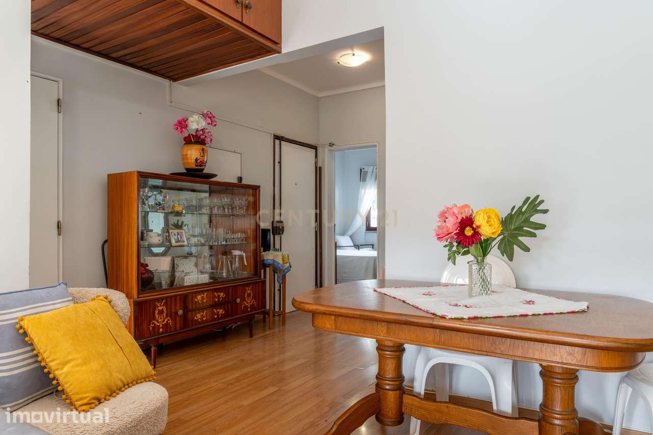 Apartamento T2 com varanda e muita luz natural no Bairro do Liceu | Av - Grande imagem: 3/31