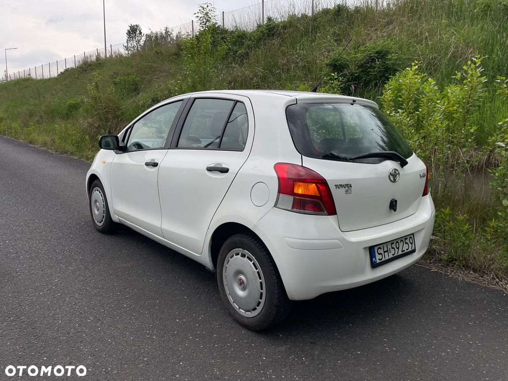 Toyota Yaris 1.4 D-4D Premium - 3