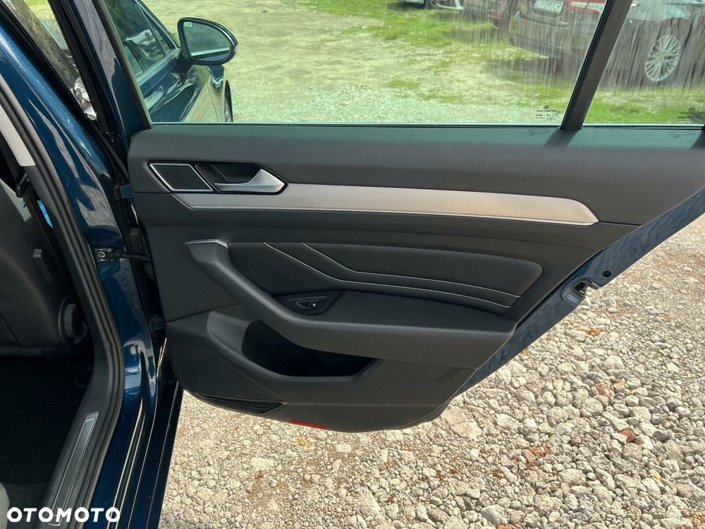 Volkswagen Passat - 15