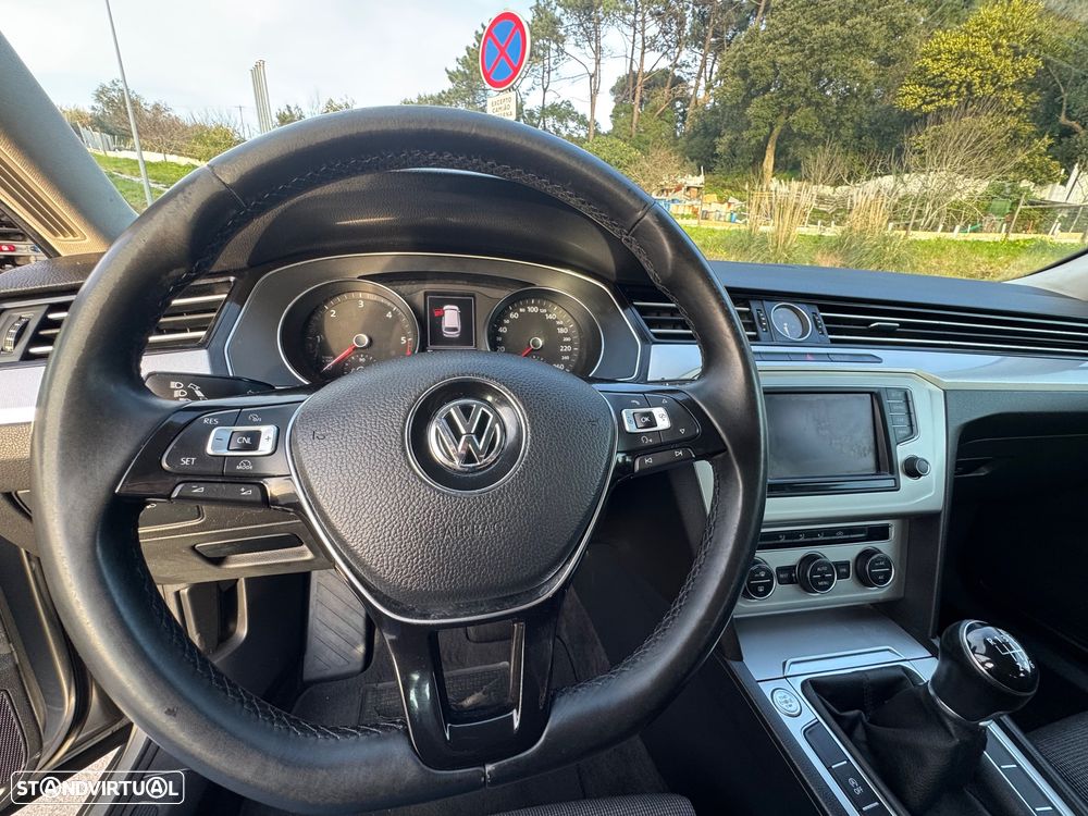 VW Passat Variant 2.0 TDi Confortline - 12