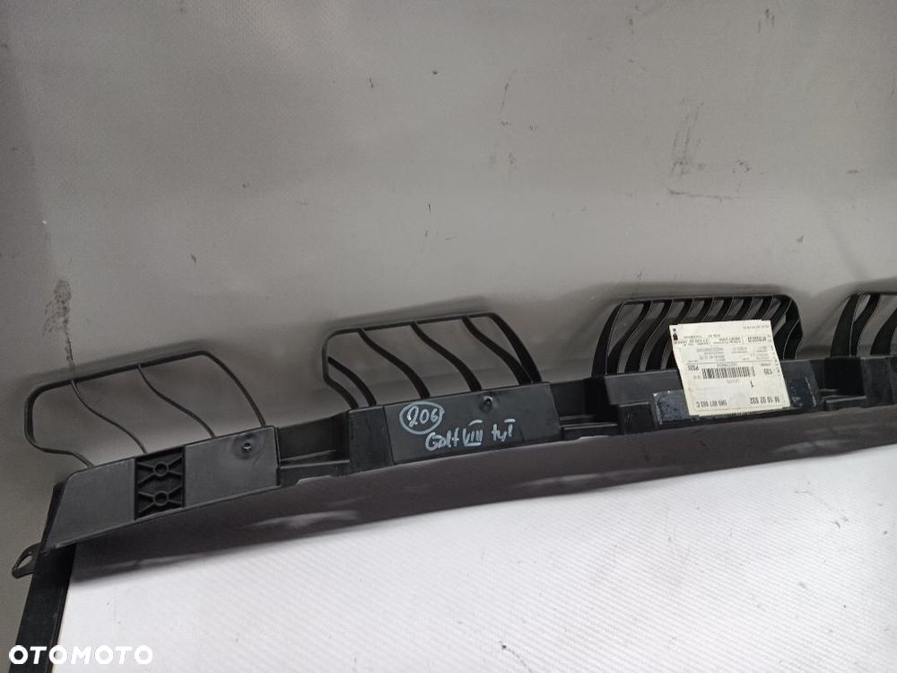 ŚLIZG ZDERZAKA TYŁ TYLNY KOMBI VW GOLF VIII 5H9807863 - 2
