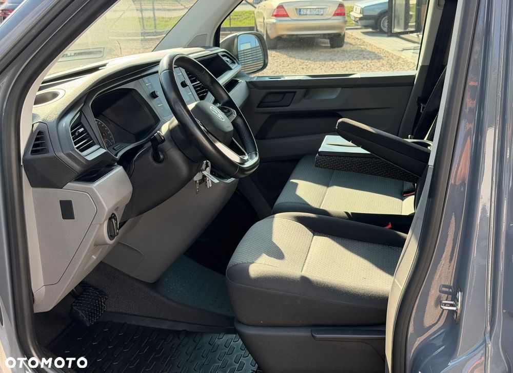 Volkswagen Caravelle - 39