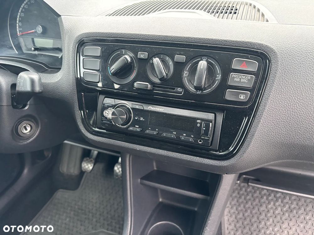 Volkswagen up! black - 10