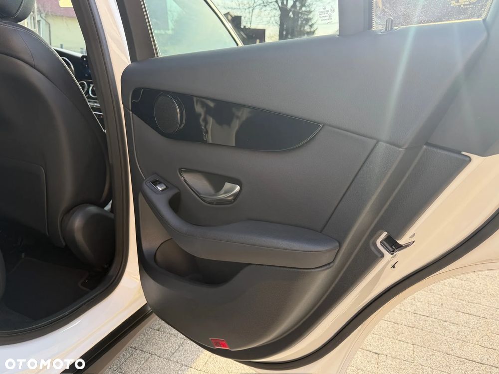 Mercedes-Benz GLC 250 4Matic 9G-TRONIC Exclusive - 23