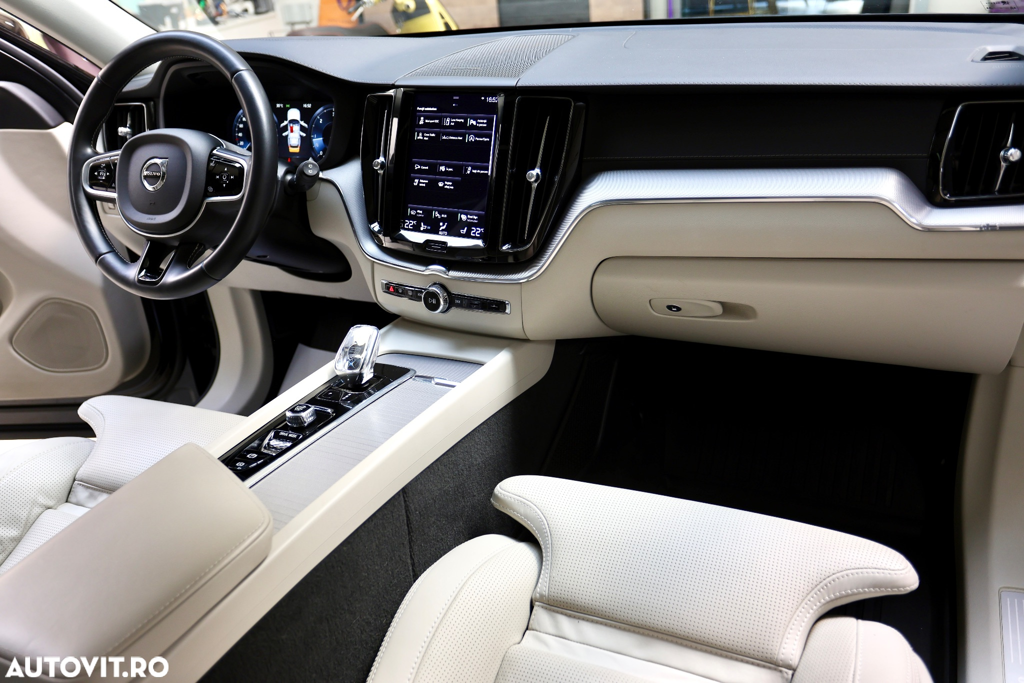Volvo XC 60 B5 MHEV AT8 AWD Inscription - 32