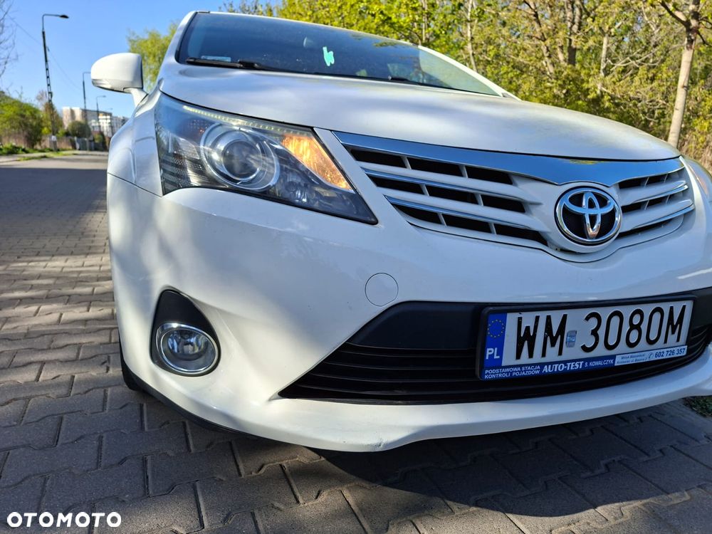 Toyota Avensis 2.0 Style - 1