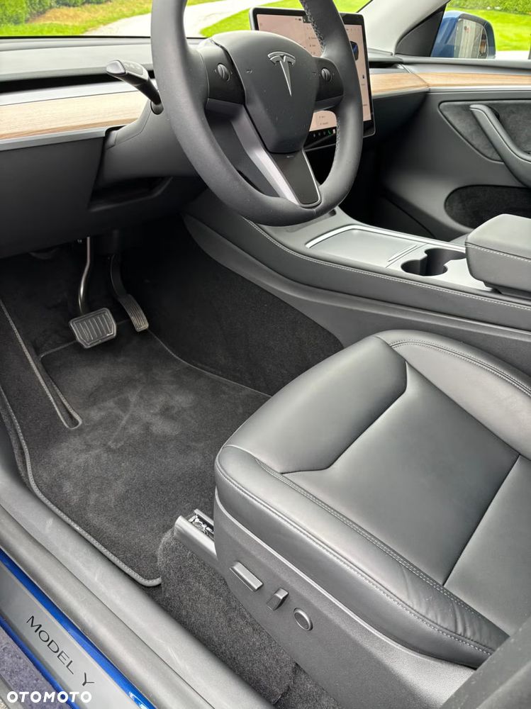 Tesla Model Y Long Range Dual Motor AWD - 4