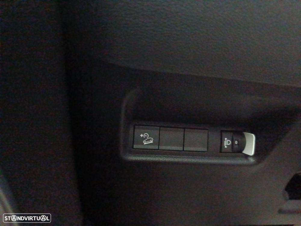 Jeep Avenger 1.2 e-Hybrid Altitude DCT - 13