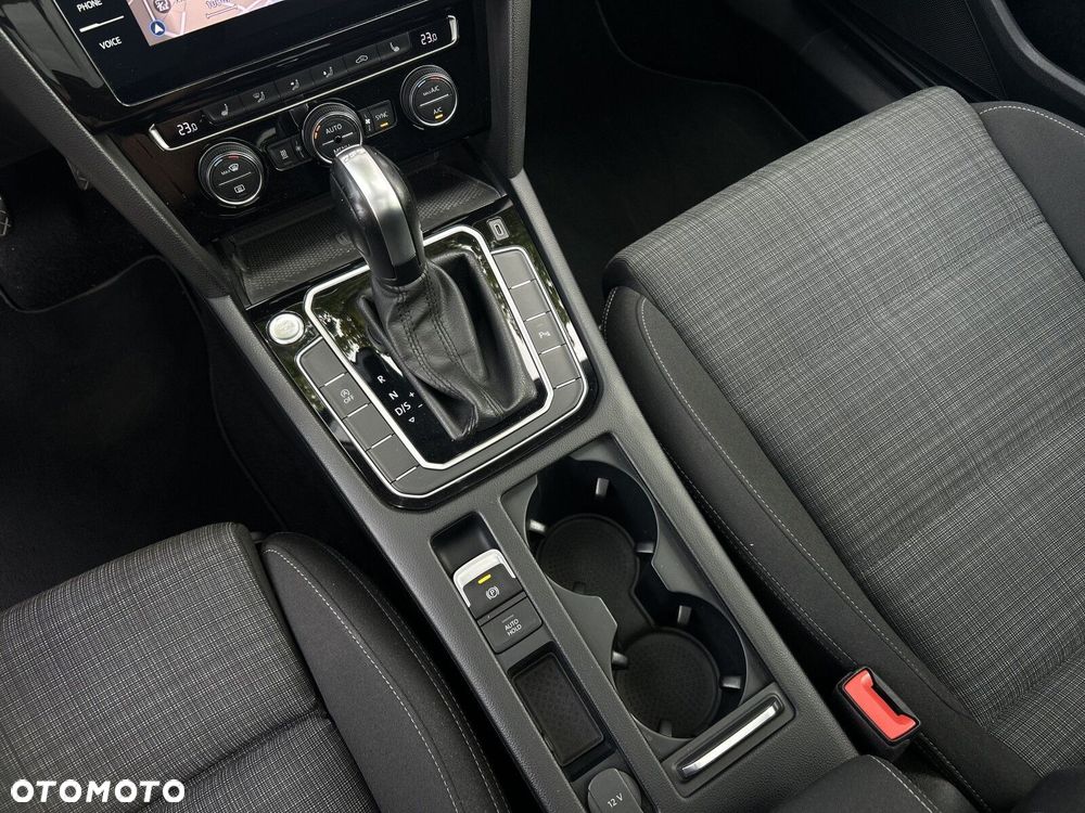 Volkswagen Passat - 20