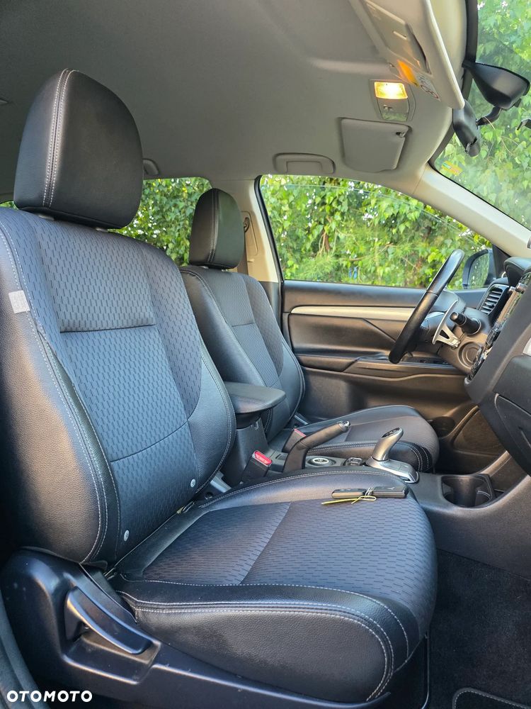 Mitsubishi Outlander 2.0 4WD Plus - 22