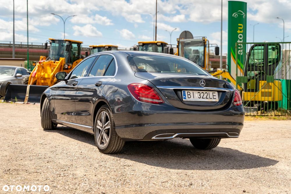 Mercedes-Benz Klasa C 180 9G-TRONIC Edition - 10
