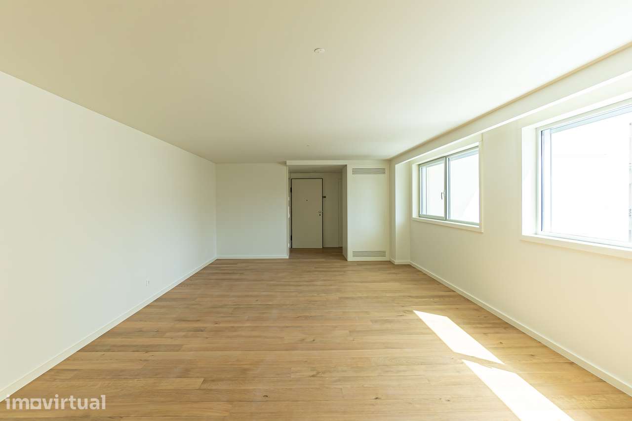 T3 Novo em Condomínio com Jardim, 3 Garagens, Permuta Possível - Grande imagem: 4/24