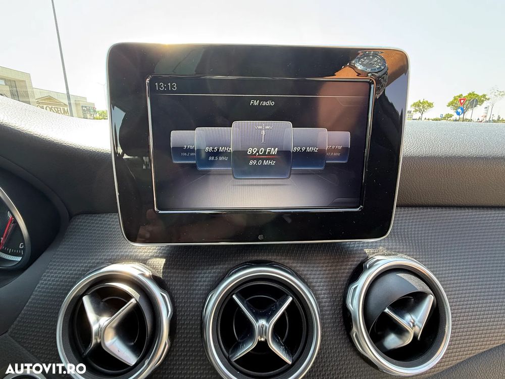 Mercedes-Benz GLA - 23