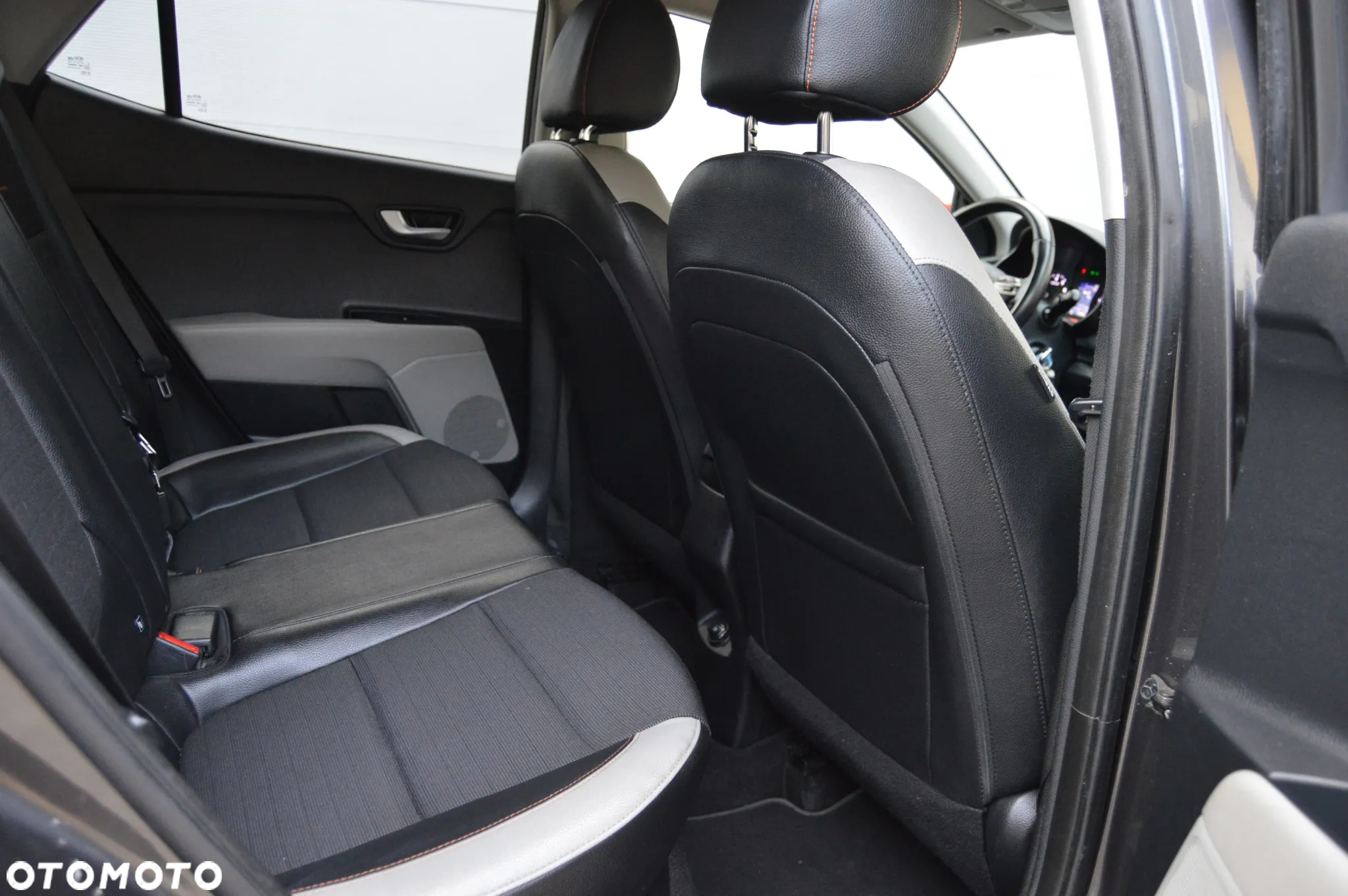 Kia Stonic 1.0 T-GDI 100 OPF Spirit - 28