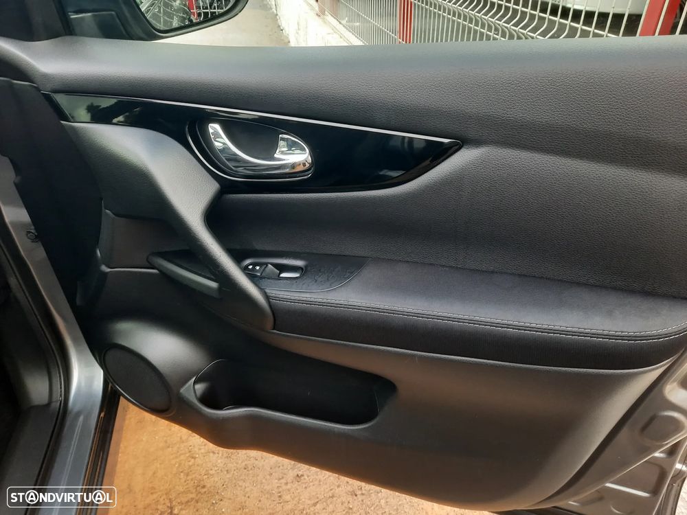 Nissan Qashqai 1.5 dCi N-Connecta 18 - 39