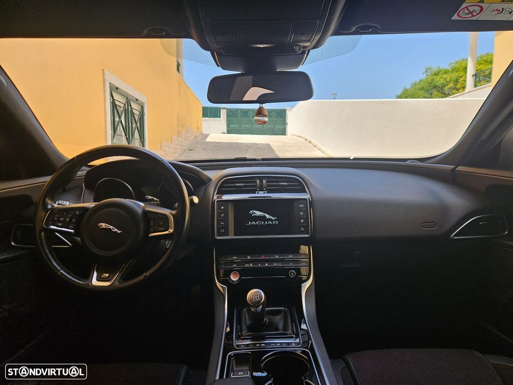 Jaguar XE 2.0 D R-Sport - 6