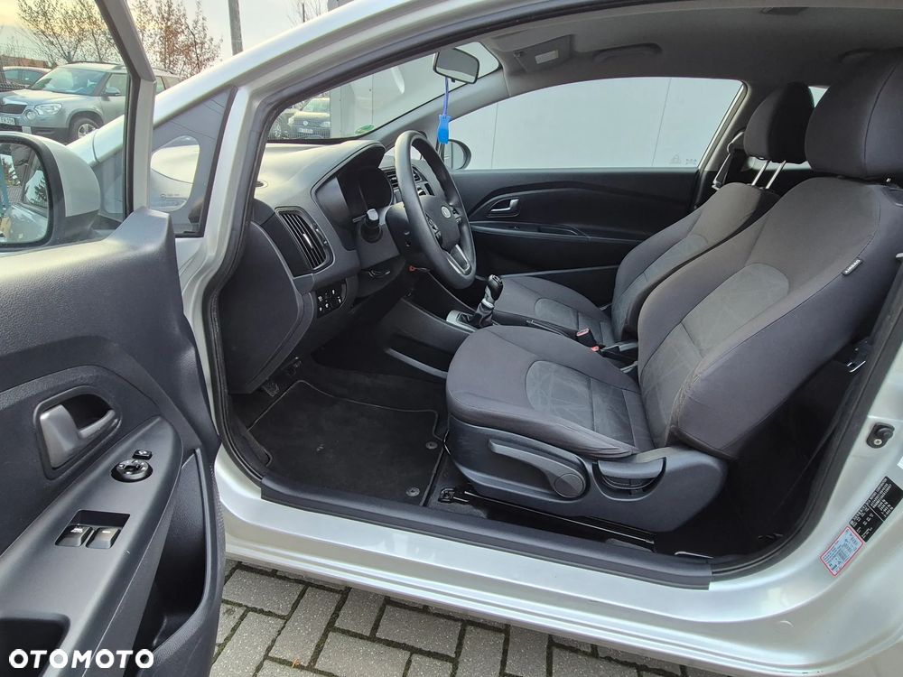 Kia Rio 1.1 CRDI Spirit - 23