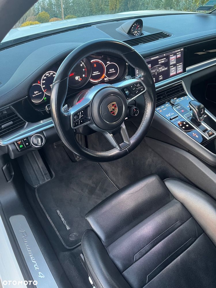Porsche Panamera 4 - 26