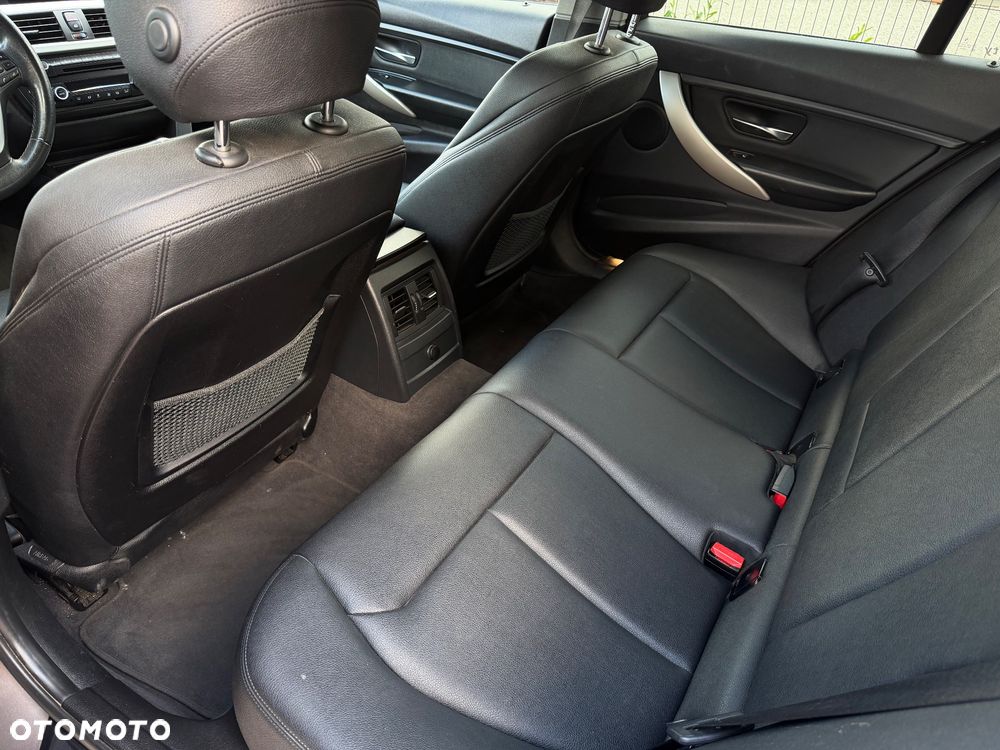 BMW Seria 3 318d Blue Performance Sport Line - 37