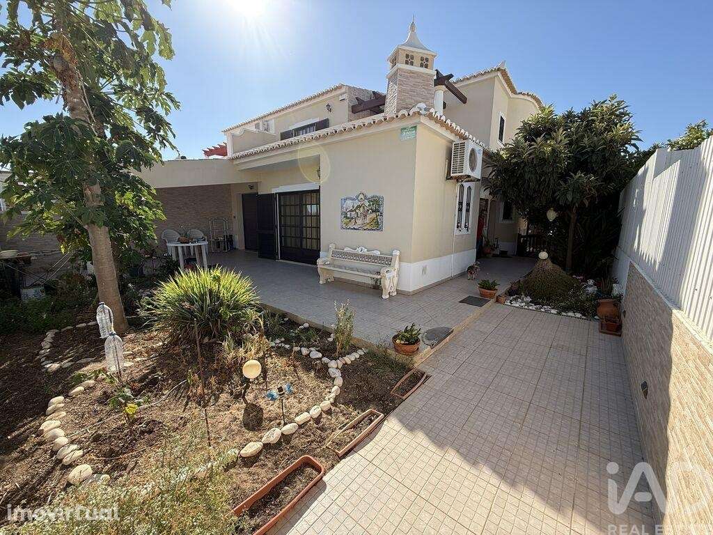 Casa / Villa T3 em Alcantarilha e Pêra de 186,00 m2 - Grande imagem: 2/29