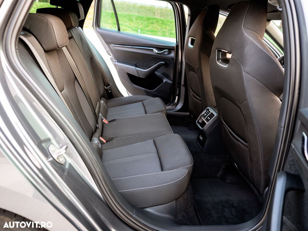Skoda Octavia 2.0 TDI DSG Sportline - 30