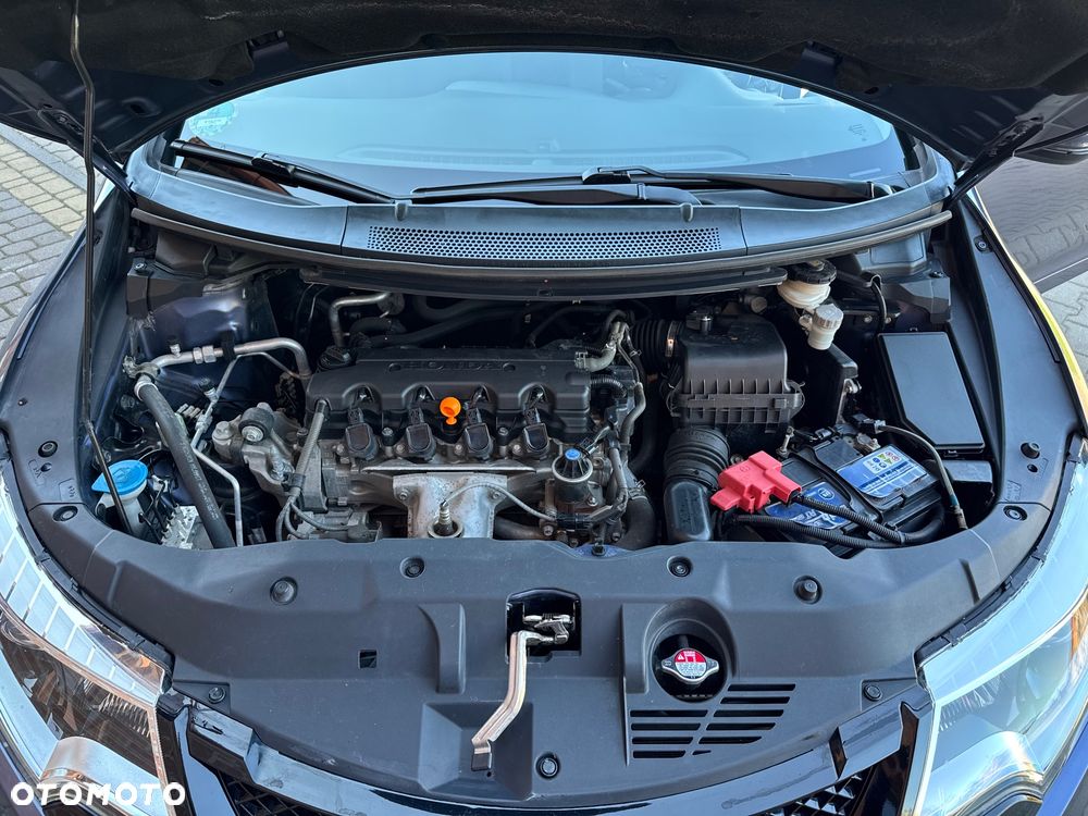 Honda Civic 1.8 i-VTEC Executive Black Edition - 30