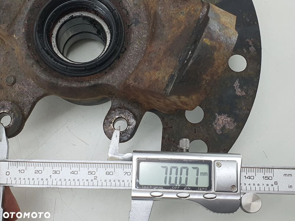 ZWROTNICA LEWA PRZOD GB BLADE 550 TGB TARGET - 13