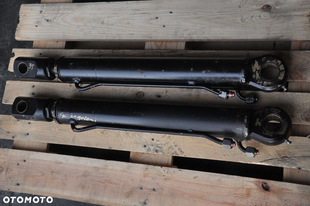 SIŁOWNIK HYDRAULICZNY MANITOU DŁ. 68 CM - 2