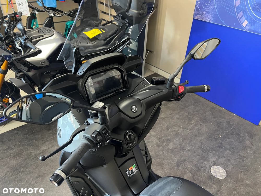 Yamaha X-max - 10