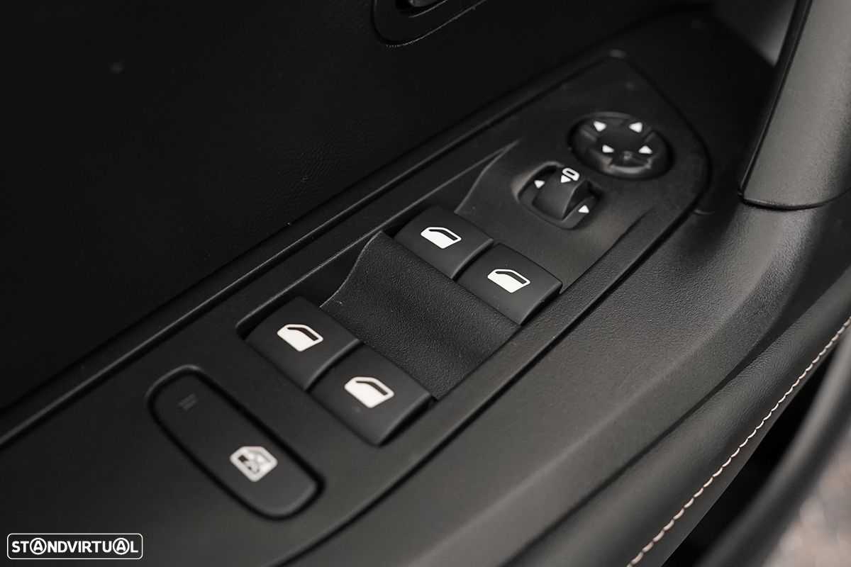 Peugeot 2008 1.2 PureTech Allure - 21