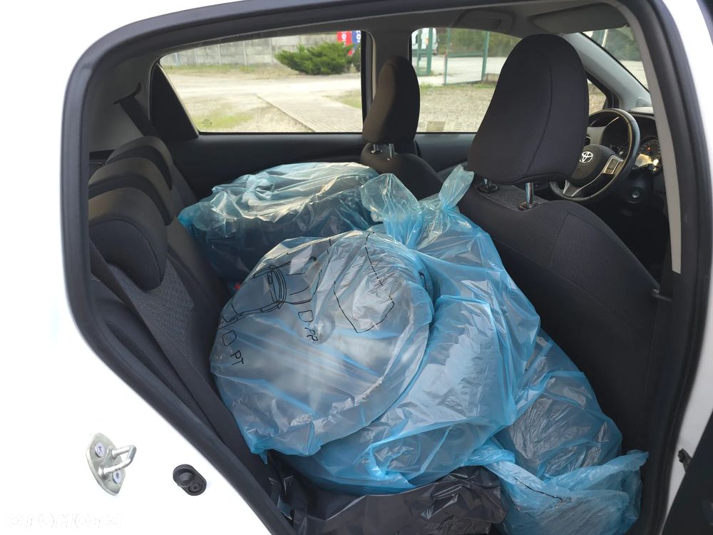 Toyota Yaris 1.33 Premium EU6 - 13