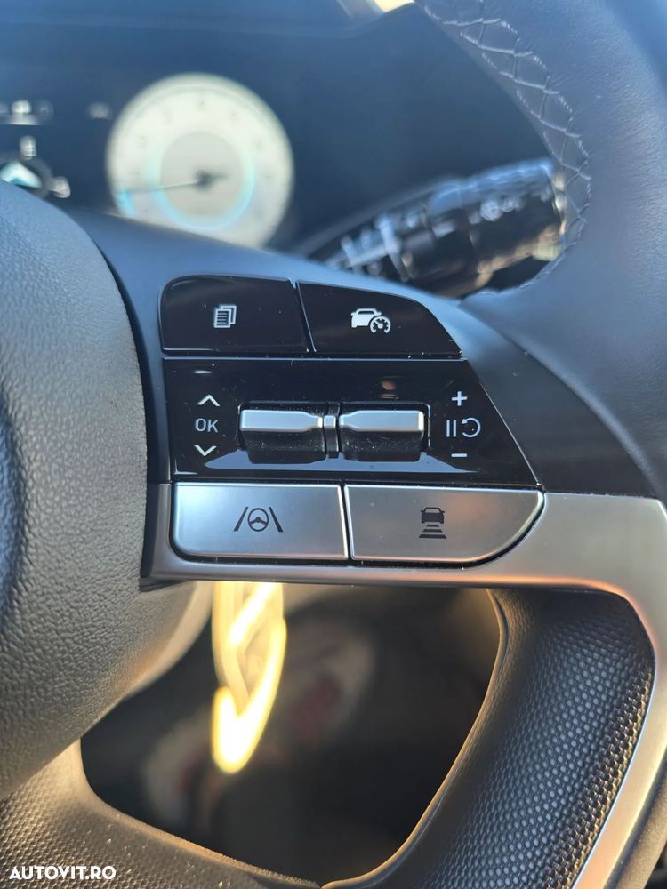 Hyundai Elantra 1.6 l 123 CP CVT Highway - 16