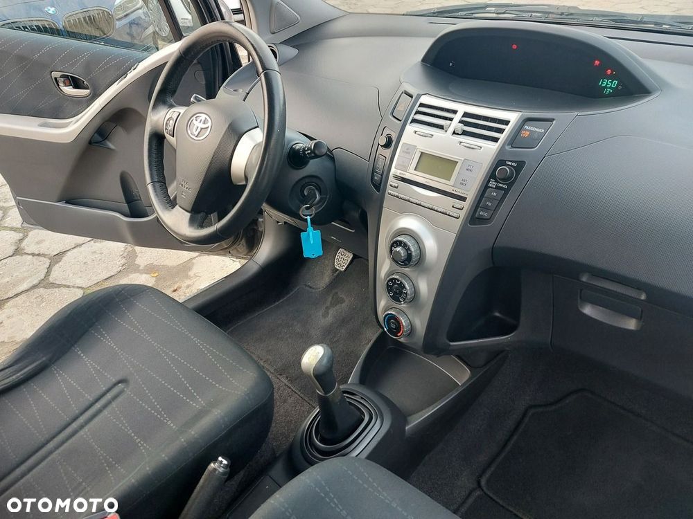 Toyota Yaris - 12