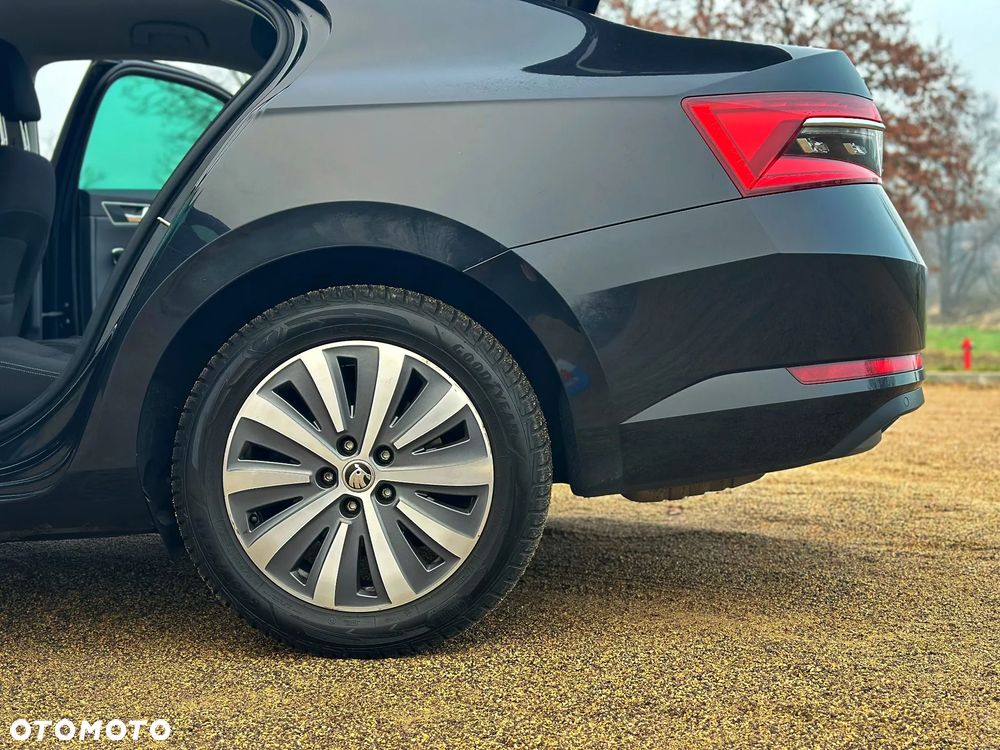 Skoda Superb 2.0 TDI SCR Style DSG - 25