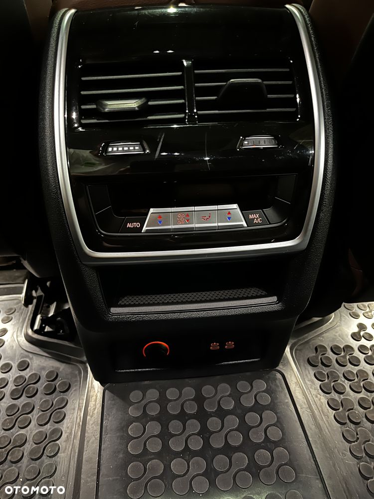 BMW X7 - 33