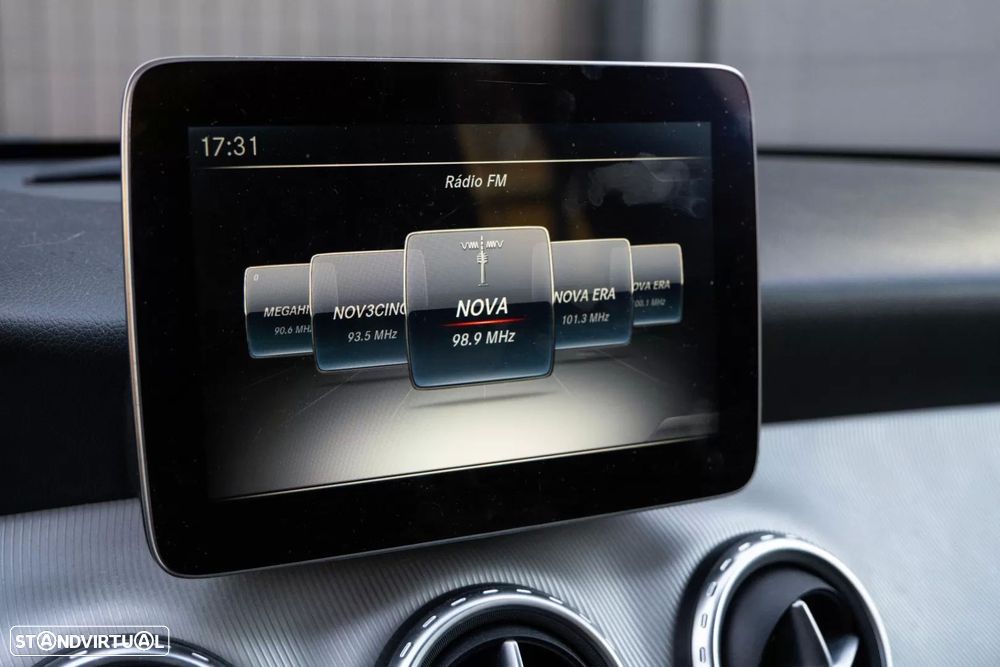 Mercedes-Benz GLA 200 - 23