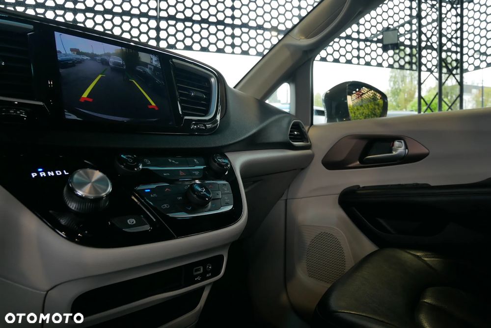 Chrysler Pacifica - 22