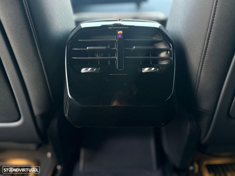 BMW iX xDrive 40 Pack Desportivo - 23