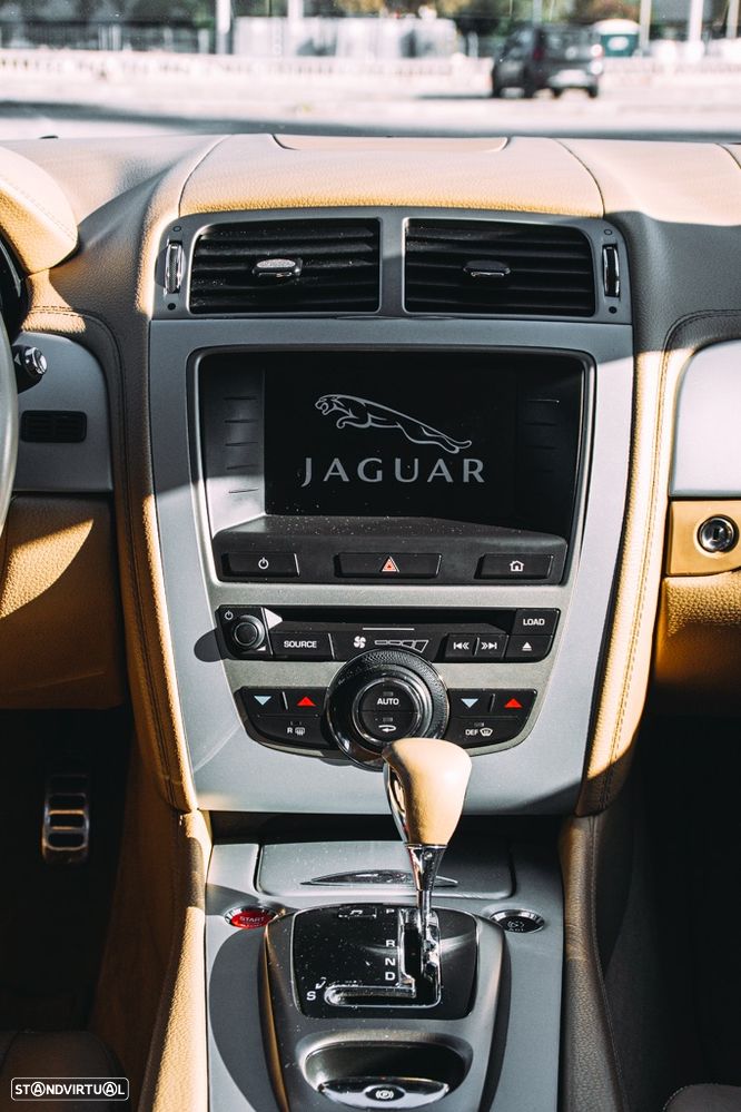 Jaguar XK 4.2 V8 - 30