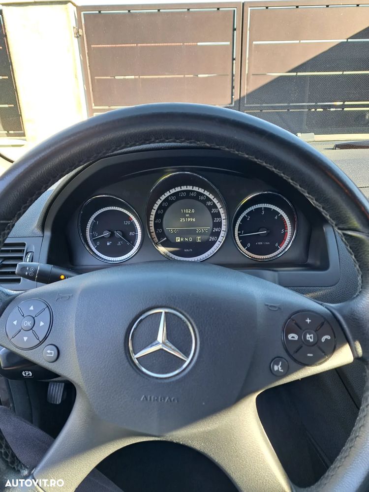 Mercedes-Benz C 220 CDI DPF Automatik BlueEFFICIENCY Elegance - 8