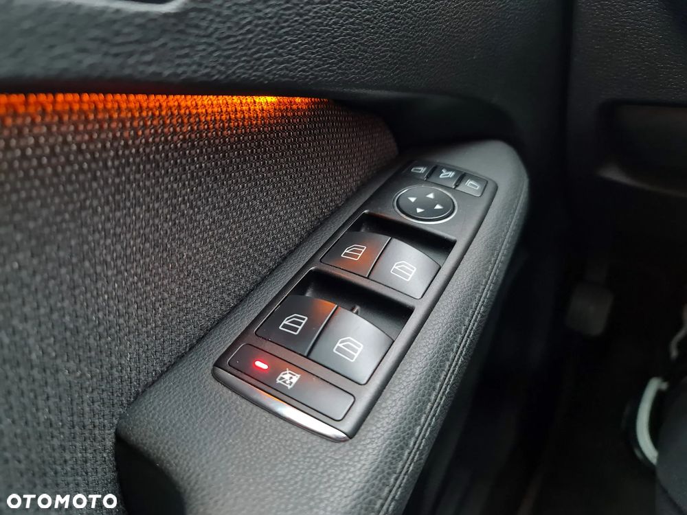 Mercedes-Benz Klasa E 200 CGI BlueEFFICIENCY 7G-TRONIC Avantgarde - 17