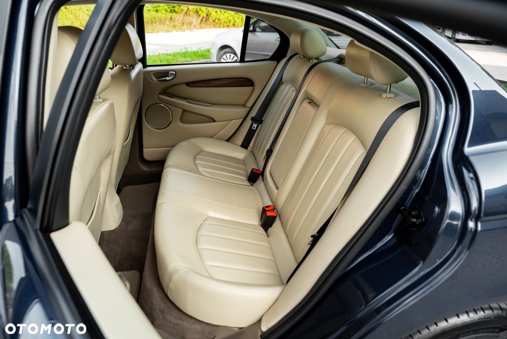 Jaguar X-Type 2.5 V6 4x4 Executive - 23
