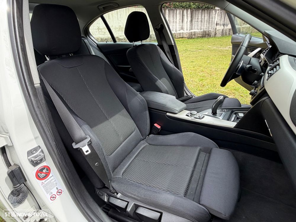 BMW 320 d Auto Pack M - 8