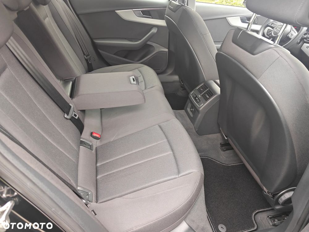 Audi A4 Limousine - 8