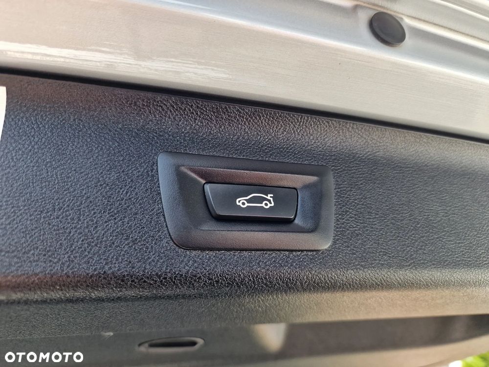 BMW Seria 5 518d - 38