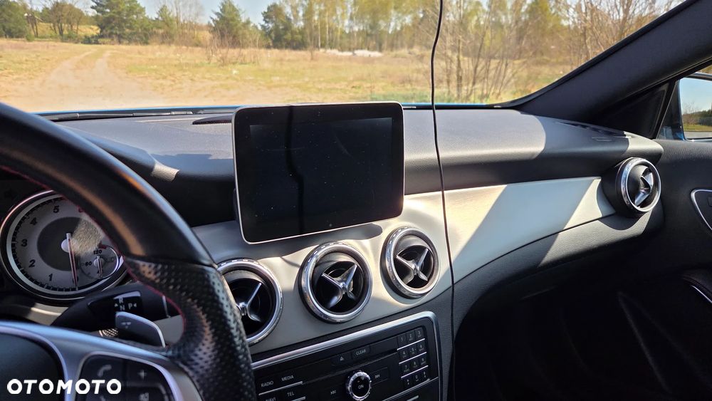 Mercedes-Benz GLA 200 7G-DCT AMG Line - 19