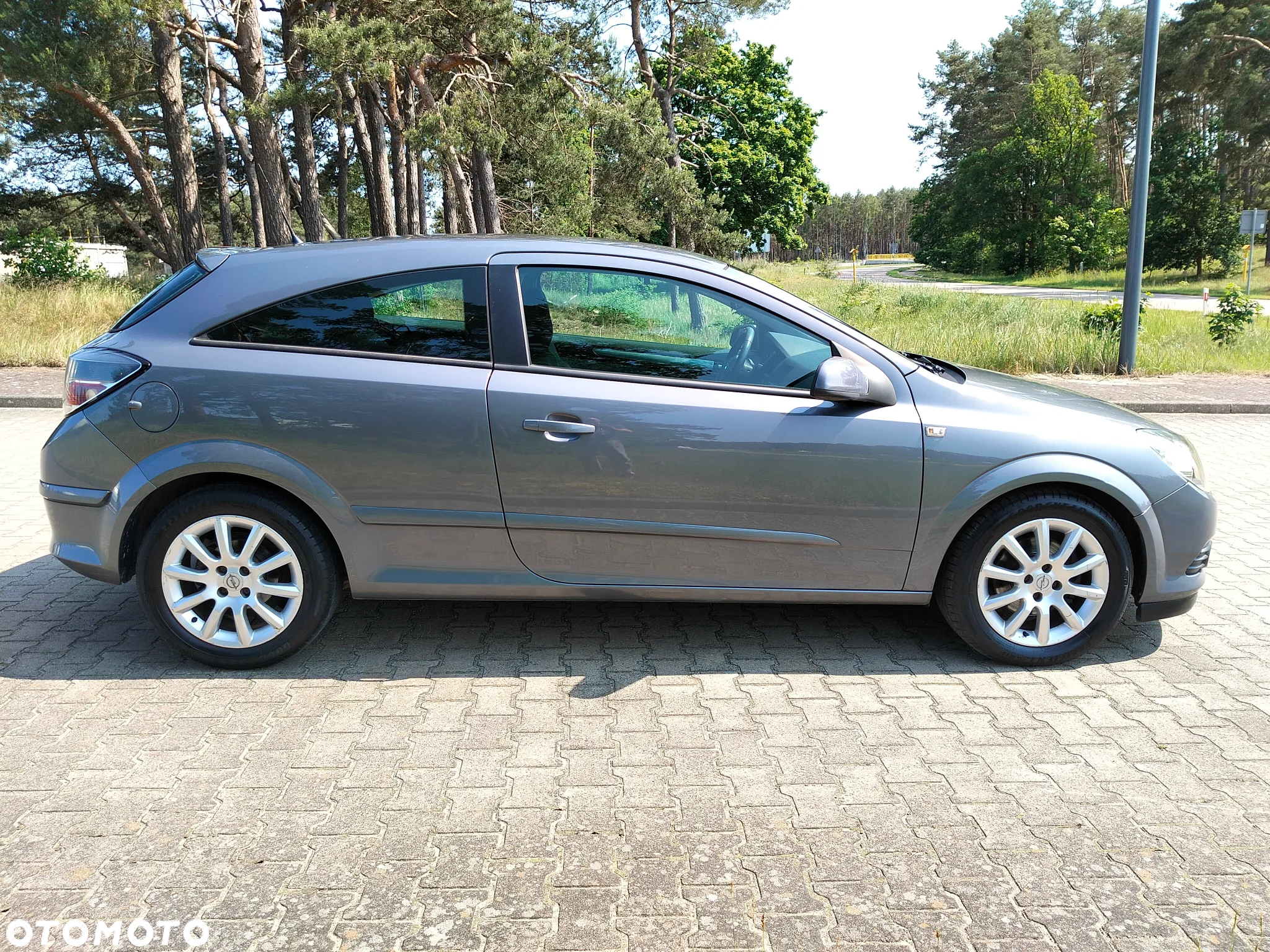 Opel Astra III GTC 1.4 Cosmo - 9