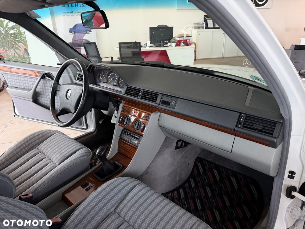 Mercedes-Benz W124 (1984-1993) - 36