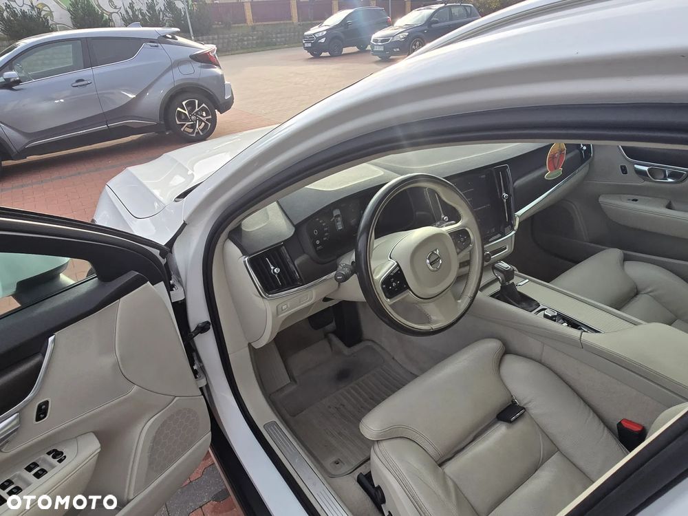 Volvo V90 Cross Country - 36