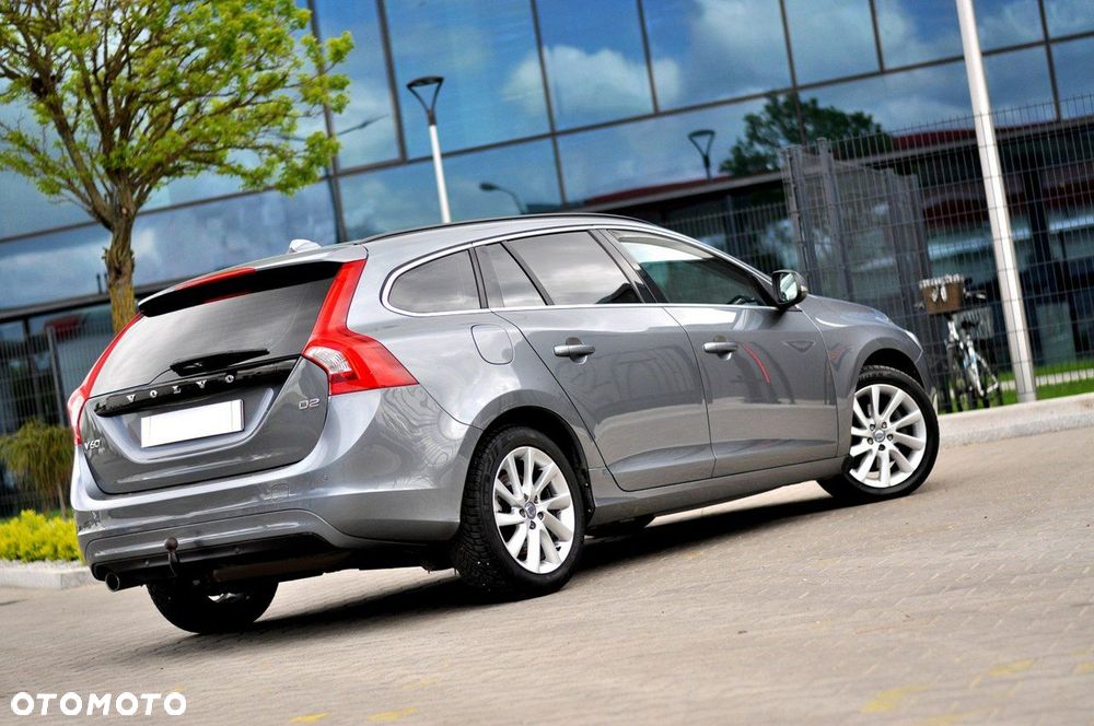Volvo V60 D2 Momentum - 2